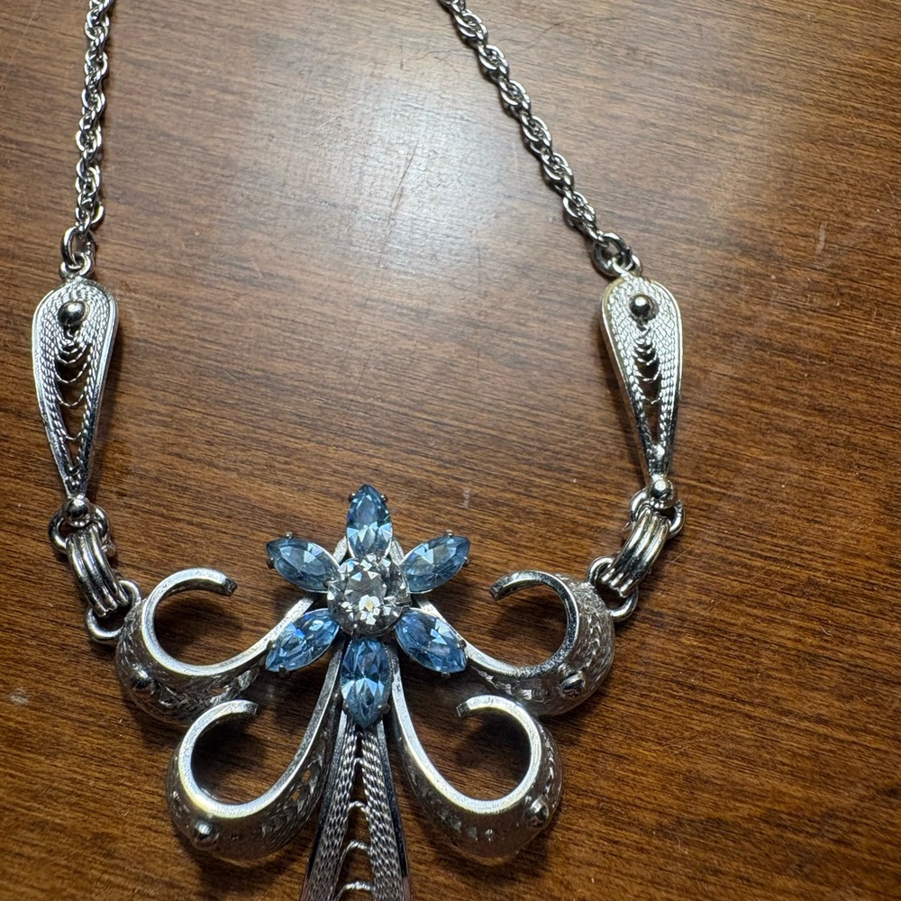 Am Lee vintage Silver Necklace of vintage era stunning little piece